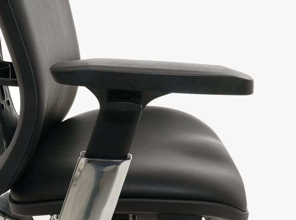 TITANIUM 901 FEKETE VALÓDI BŐR IRODASZÉK