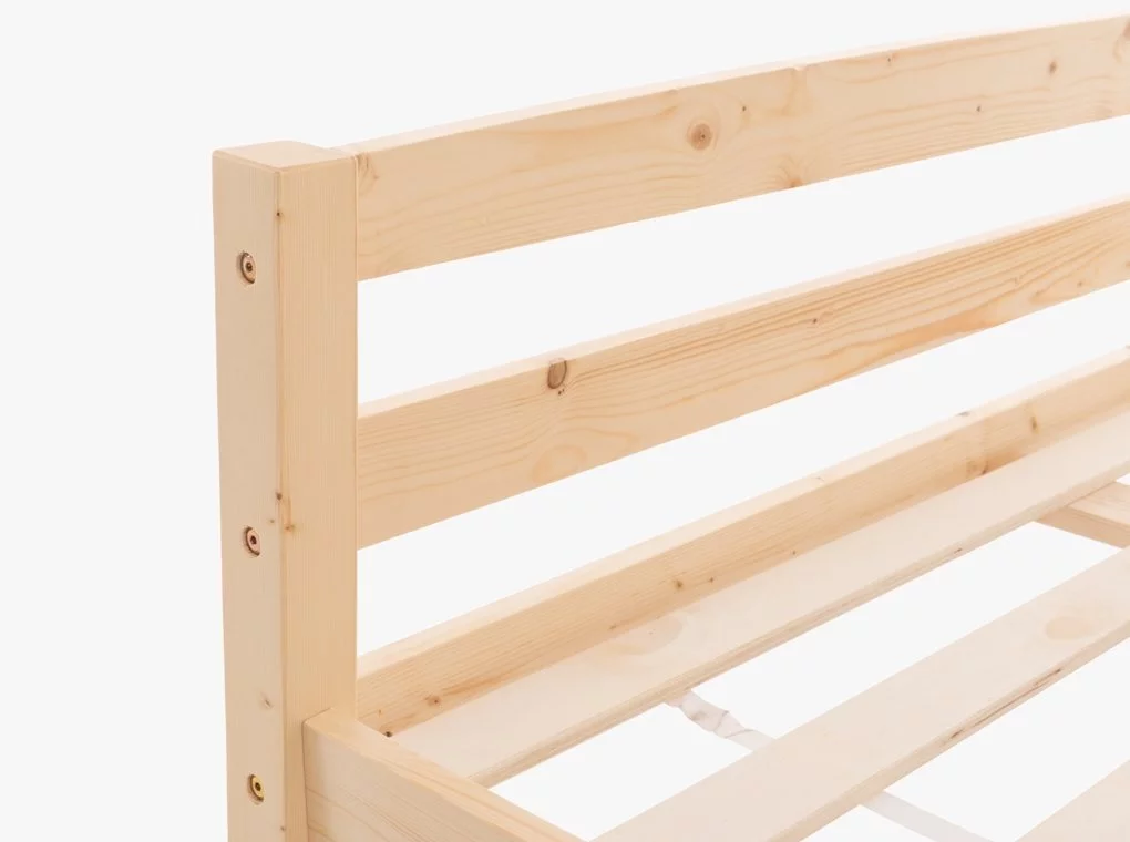 SKAGEN FENYŐ ÁGYKERET ÁGYRÁCCSAL